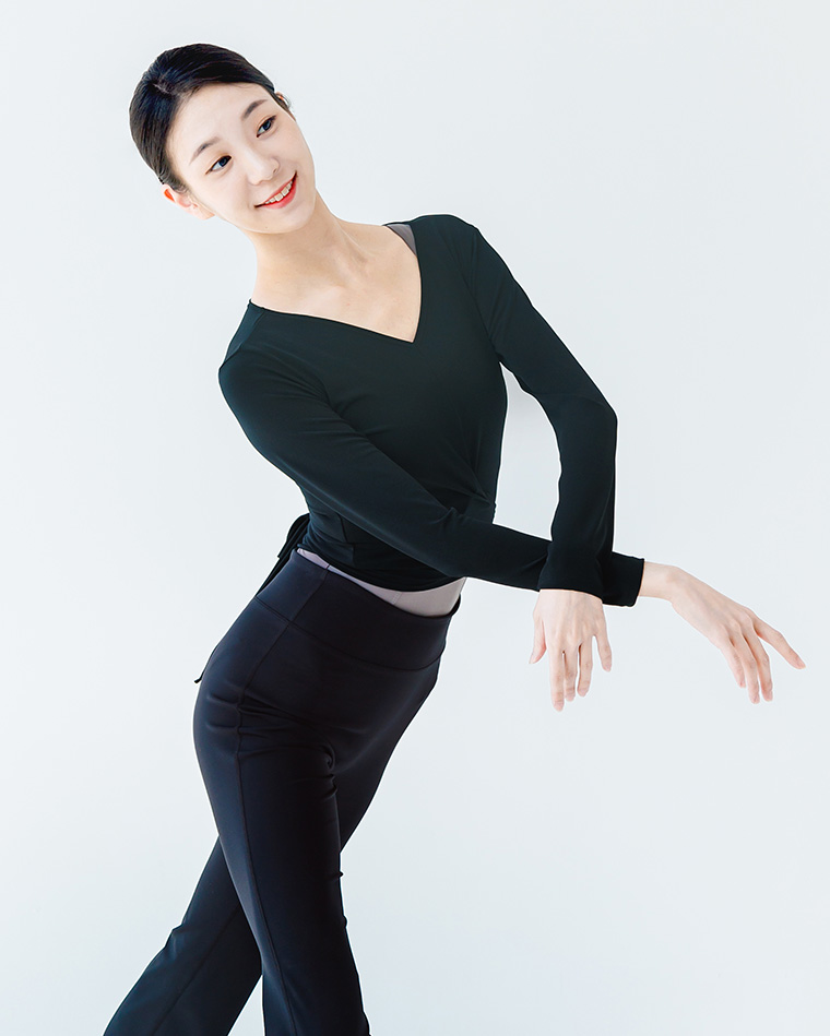 V Neck Ribbon String Warmer [Black] Korea