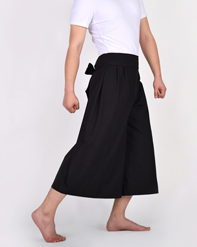 Straight leg pants [Black]