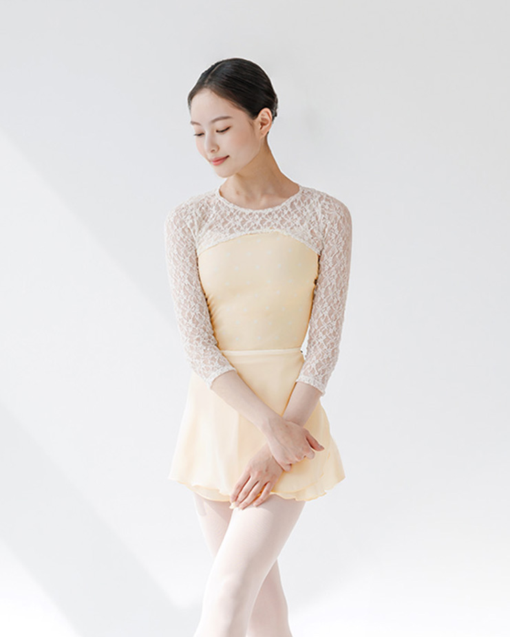 Laila Lace Top [Off-white] Korea