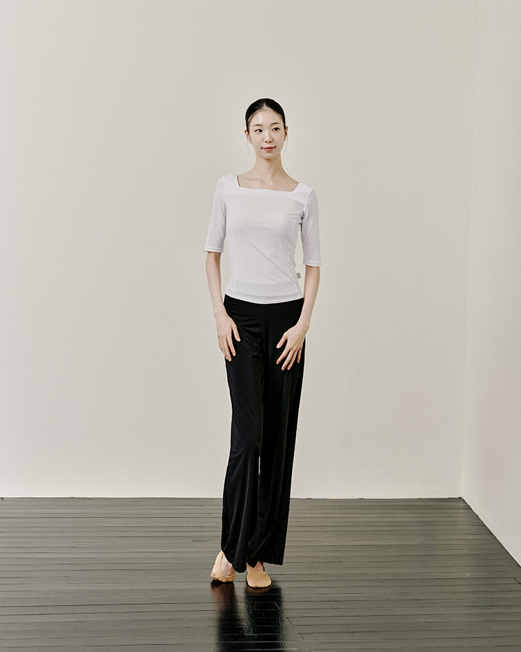 Square Neck T-shirt Half-sleeved [White]